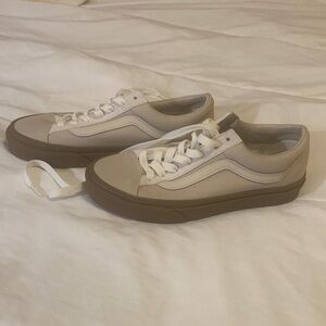 NWT Vans Women’s tan and White Casual Sneakers with brown sole